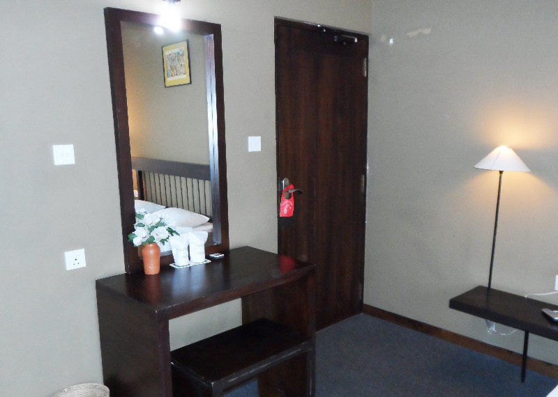 Bin Vino Hotel Doluwa ภายนอก รูปภาพ